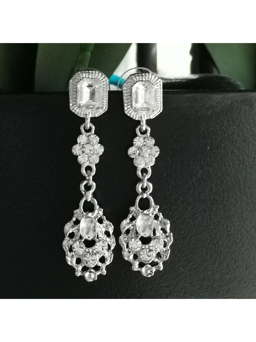 Clear crystal silver tone Chandelier earrings  🆕